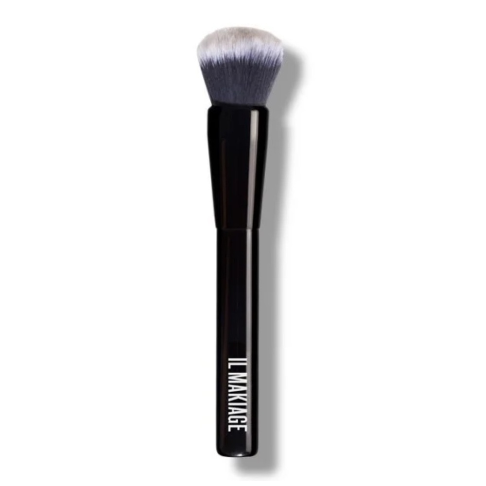 Brand new Il Makiage 100 foundation blending brush
